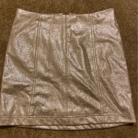 Free People Dresses & Skirts - ❤️ Free People Metallic Gold Skirt ❤️